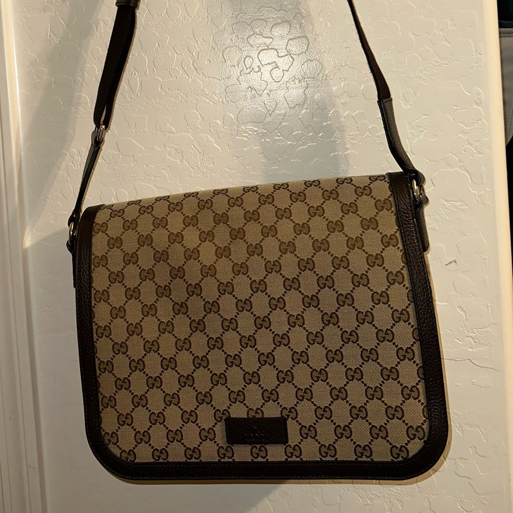 LARGE Gucci Flap Messenger Bag - Picture 2 of 7